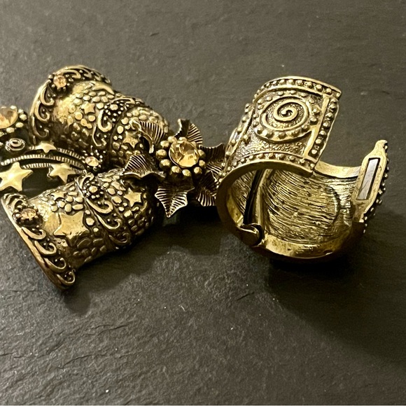 Vintage GB Antiqued Gold-tone Rhinestone Pendant Swirling Modern Scarf Ring Clip - Picture 8 of 15